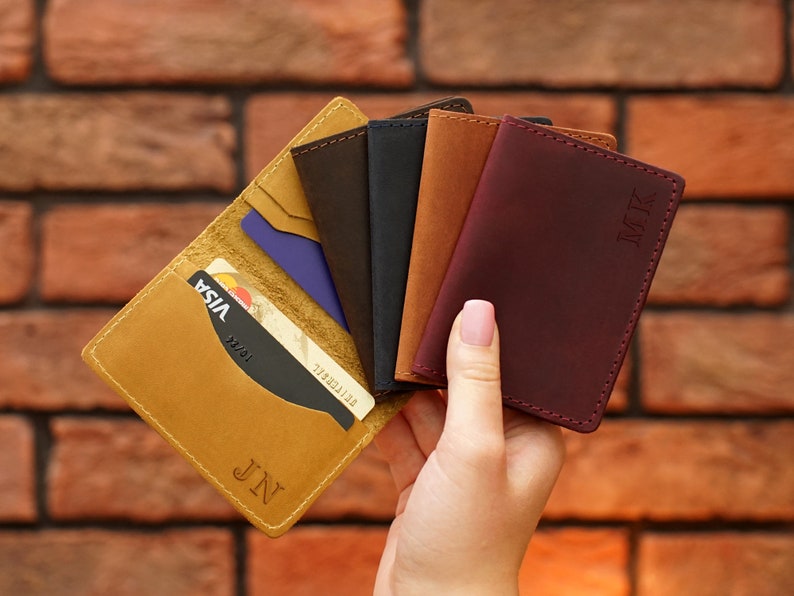 Personalisierter Visitenkartenhalter, zweifaches Leder-Kreditkartenetui, maßgeschneiderte Visitenkartenhalter mit geprägten Initialen, schlankes Kartenetui Bild 3