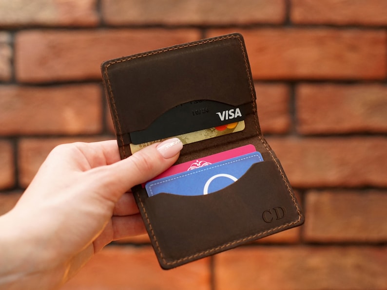 Personalisierter Visitenkartenhalter, zweifaches Leder-Kreditkartenetui, maßgeschneiderte Visitenkartenhalter mit geprägten Initialen, schlankes Kartenetui Bild 8