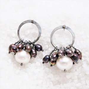 Boho bruiloft oorbellen zilveren parelhoepel, Frida Khalo oorbellen, cluster oorbellen, elegante oorbellen, romantische bruiloft oorbellen