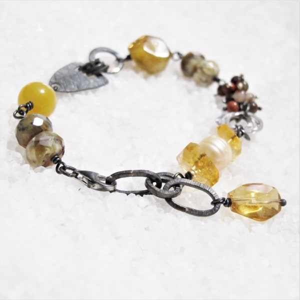 Bracciale charms opale giallo argento rustic, bracciale boho chic argento nero ossidato, bracciale pietre dure energia positiva