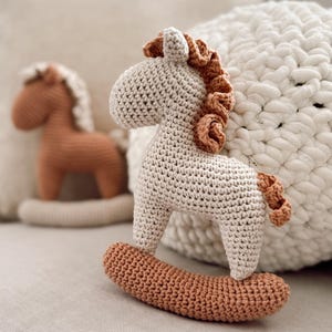 Handmade Crochet Rocking Horse Rattle – 100% Cotton Baby Toy – Neutral Nursery Gift – Baby Shower Present – Amigurumi Baby Rattle