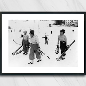 Femmes Ski, Alpes, France, Black And White Photography, Wall Art, Vintage Photo, Mountain, Skiing, Climbing. Gelatin silver print