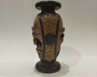 Pot en bois précieux sculpté - Artiste chamoniard des années 1900