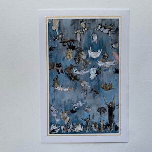 Raining Cats Postkartendruck, Katzen Geschenkidee, süße Katzen, Internet Katze, blauer Himmel, Katzenliebhaber, freundliche Nudeln, Rebeccasalinasart