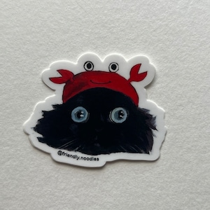 Naklejka Noodle Crab Hat, puszysty kot, kapelusz, winyl, klej, przyjazne makarony, słodkie, kawaii, owoce morza