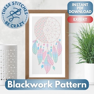 Łapacz snów w kształcie księżyca – wzór blackworkowy od These Stitches Be Crazy