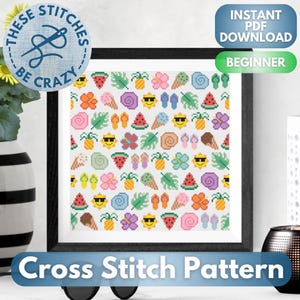 Op de afbeelding: Een ingelijst kruissteekpatroon met een kleurrijk zomerthema. Het patroon bevat afbeeldingen van watermeloenen, ananassen, ijsjes, slippers en bloemen. De tekst "These Stitches Be Crazy" staat in een cirkelvormig logo. De woorden "Instant PDF Download" en "Beginner" zijn ook zichtbaar.