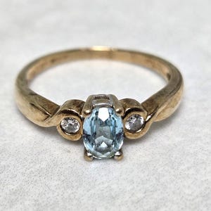 9ct Yellow Gold Ring Topaz and Diamond Stones Hallmarked Ring Size P PreLoved