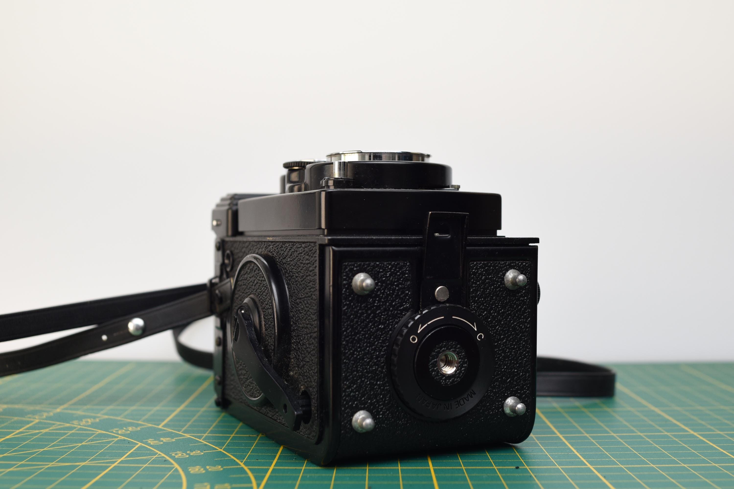 フィルムカメラ Yashica Mat 124G 6x6 TLR Medium Format YASHICA Mat-124G －フィルムを通せば