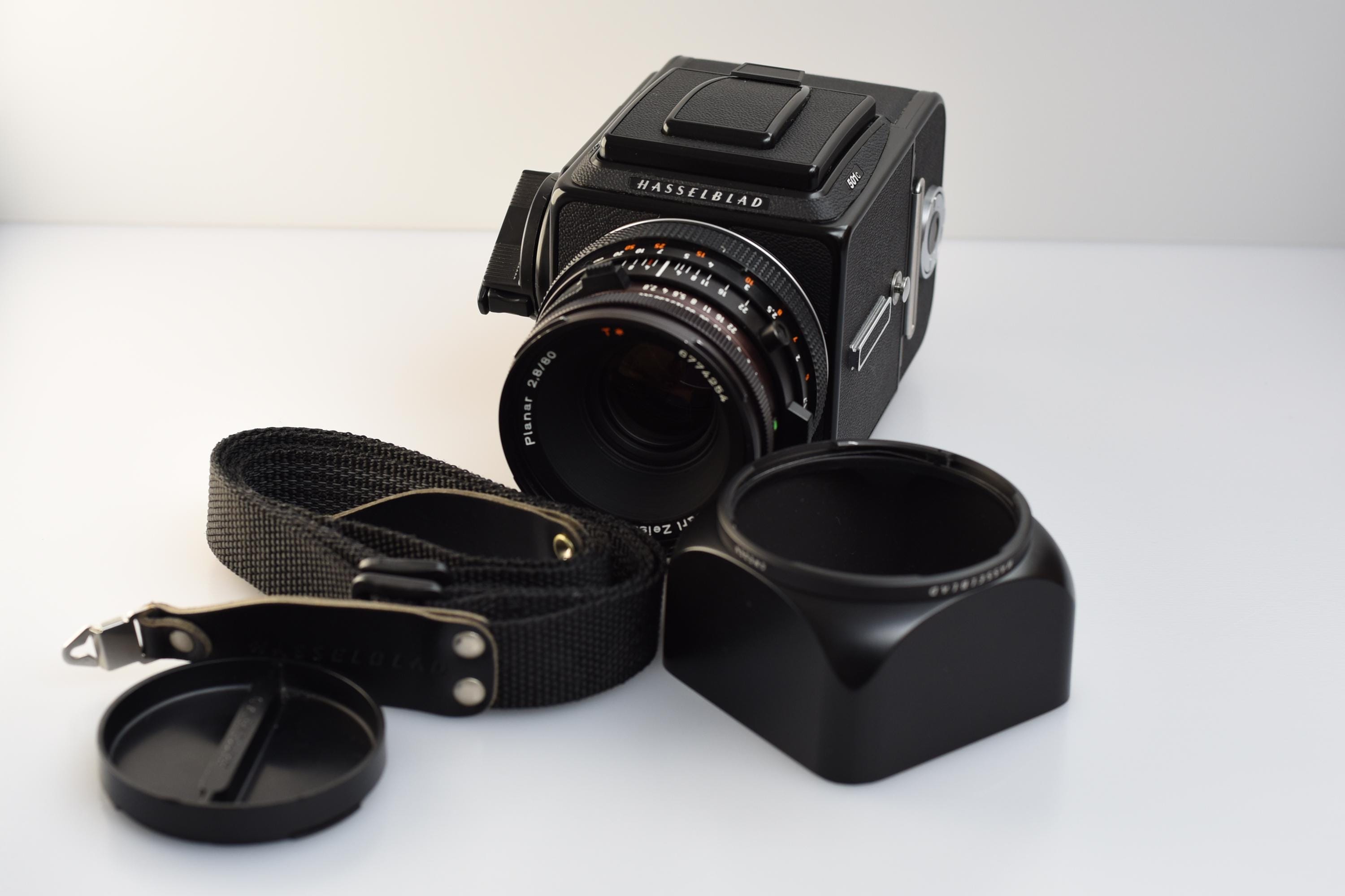 Hasselblad 501 C Medium Format Camera + Carl Zeiss Planar 80mm 2.8