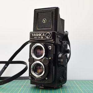 フィルムカメラ Yashica Mat 124G 6x6 TLR Medium Format Yashica Mat 124G 6x6 TLR Film Camera [MINT] - Camera Concepts