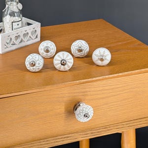 Ensemble de 6 boutons en céramique | Boutons de meubles de la série Boho Alba | Boutons de tiroir | Design en céramique | Blanc
