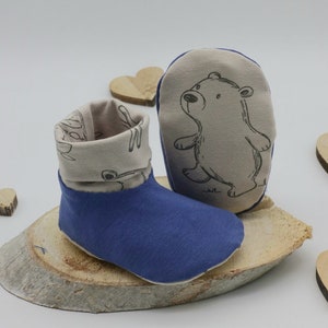 Baby booties made of cotton jersey with happy forest animals from IRiZ DESiGN Sand/Stahlblau