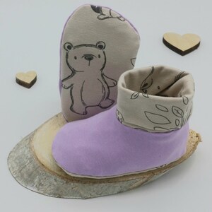 Baby booties made of cotton jersey with happy forest animals from IRiZ DESiGN Sand/Flieder