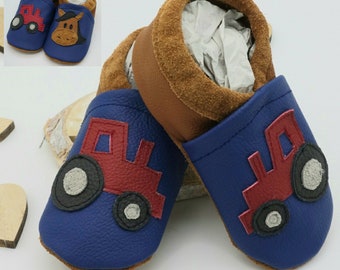 Handmade eco-leather crawling shoes with "tractor" motif by IRiZ DESiGN, birth gift