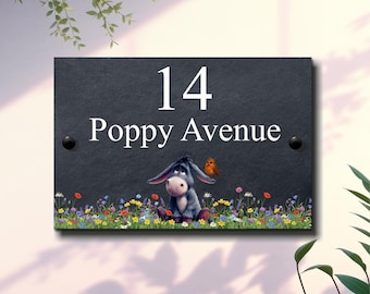 Letrero de pizarra natural personalizado para casa con burro, petirrojo y flores silvestres