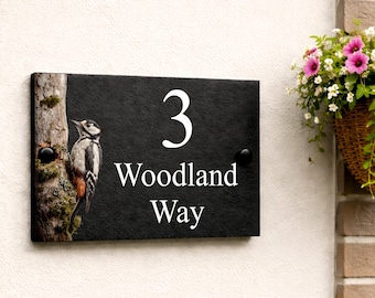 Letrero de pizarra para casa con forma de pájaro carpintero, nombre y número – Placa personalizada