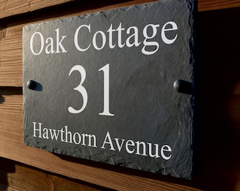Letrero rústico de pizarra con número de casa, borde cincelado, tipografía personalizada
