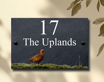 Letrero de pizarra natural para casa de urogallo británico, con nombre y número, texto personalizado, disponible en 4 tamaños.
