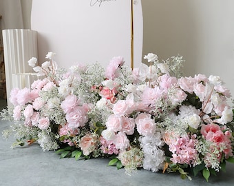 ピンクの花のアーチウェディングアーチウェイフラワー、屋外ウェディング背景、ベイビーズブレステーブルランナーブライダルシャワー装飾フローラルアーチアレンジメント