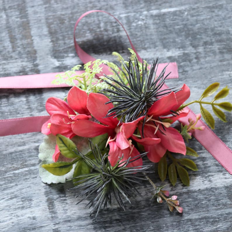 Rustic Wedding wrist corsage Wrist Floral Corsage Bridesmaids wrist corsage Corsage and boutonniere set Rustic Flower wrist corsage