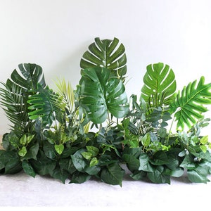 Artificial Plants Tropical Green Leaves Wedding Flower Table Runner Decor Wedding Floral Arch Floral Arrangement Stage Backdrop Decoration