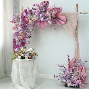 Arco di nozze Fiori Angolo di matrimonio Swag Sfondo di nozze all'aperto Decorazioni ad arco floreali viola Decorazioni per addio al nubilato Disposizione ad arco floreale