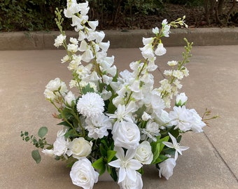 White Aisle Flower , Ground Flowers for Wedding Decor , Floral Arch for Wedding Arrangement . white flowers with Greenery