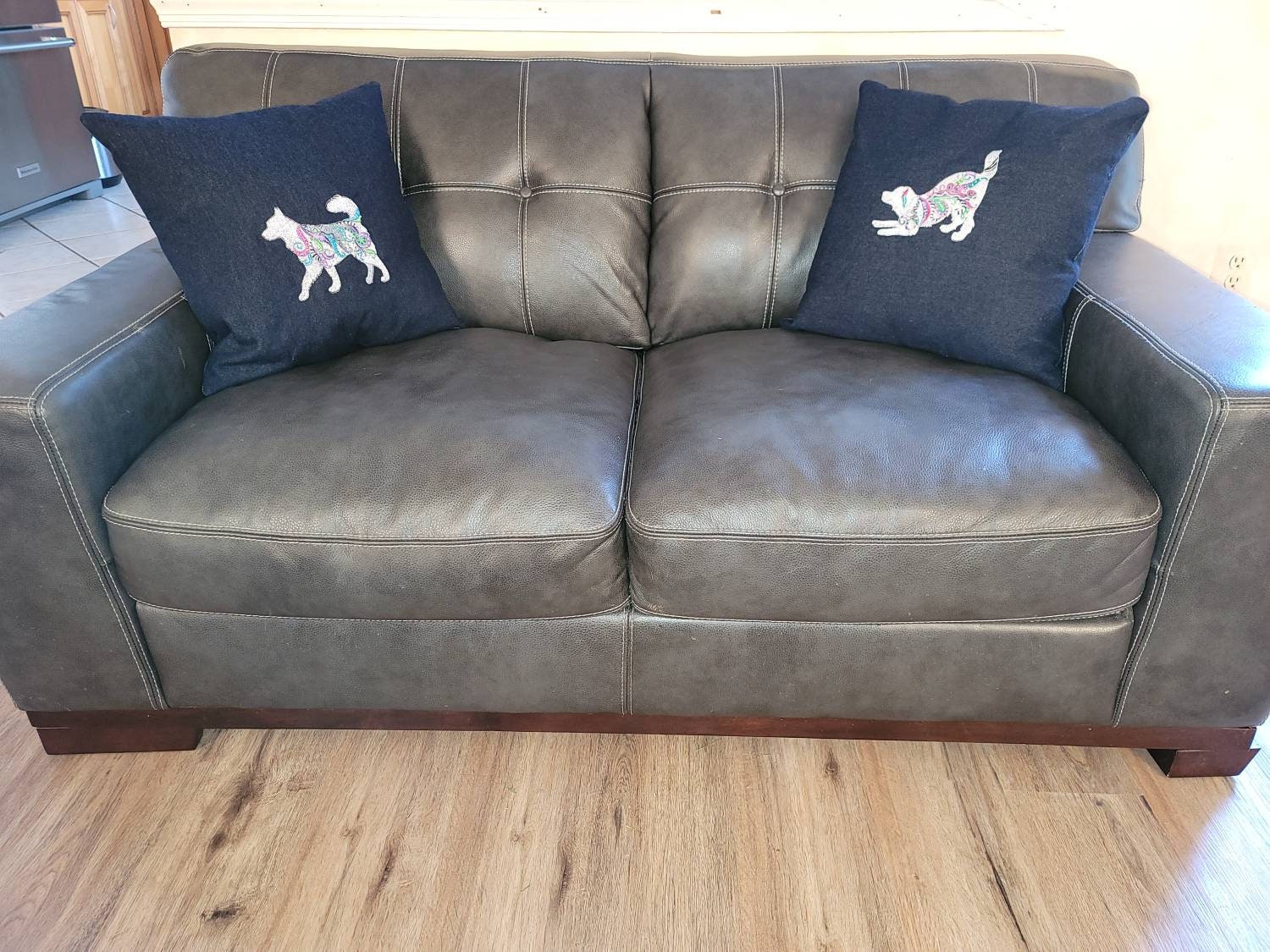 NUEVO 18 Denim Throw Pillow con bordado estilizado Etsy