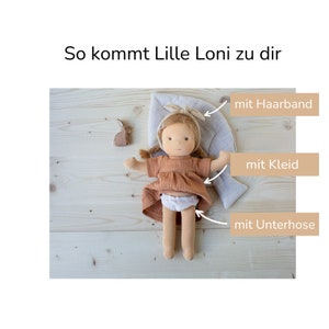 Im Lieferumfang ist die Puppe mit Kleidung enthalten