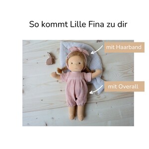 Im Lieferumfang ist die Puppe mit Kleidung enthalten