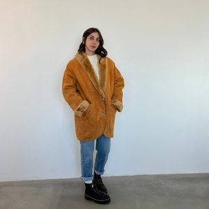 80s vintage shearling / tan brown women's vintage sheepskin coat / oversized vintage shearling coat / sheepskin coat / vintage sheepskin jacket