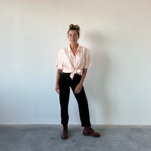Powder 70s vintage blouse / vintage women's shirt / pink vintage blouse with shoulder pads / vintage summer blouse / women's shirt to tie at the waist image 3