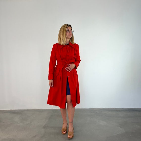 Strawberry RED trench coat /Vintage light 70s dus… - image 2