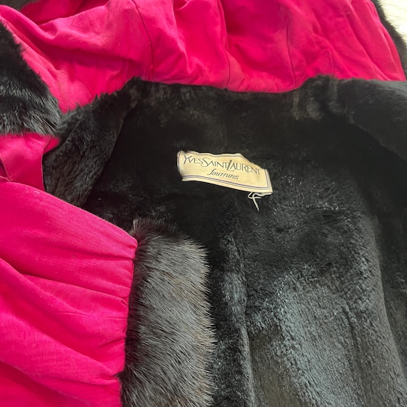 コート Saint Laurent Fuchsia eco fur padded coat Yves Saint Laurent Fourrures / YSL Fourrures Vintage Coat