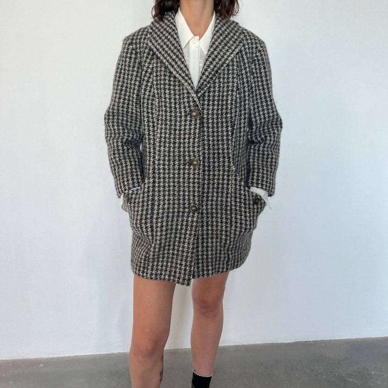 Trussardi 70s vintage wool coat / vintage women's wool coat / Vintage patterned coat / vintage Trussardi houndstood coat image 4