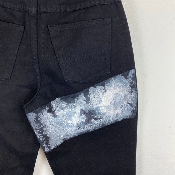 PAINTED white/black / women's 90s vintage jeans /… - image 10