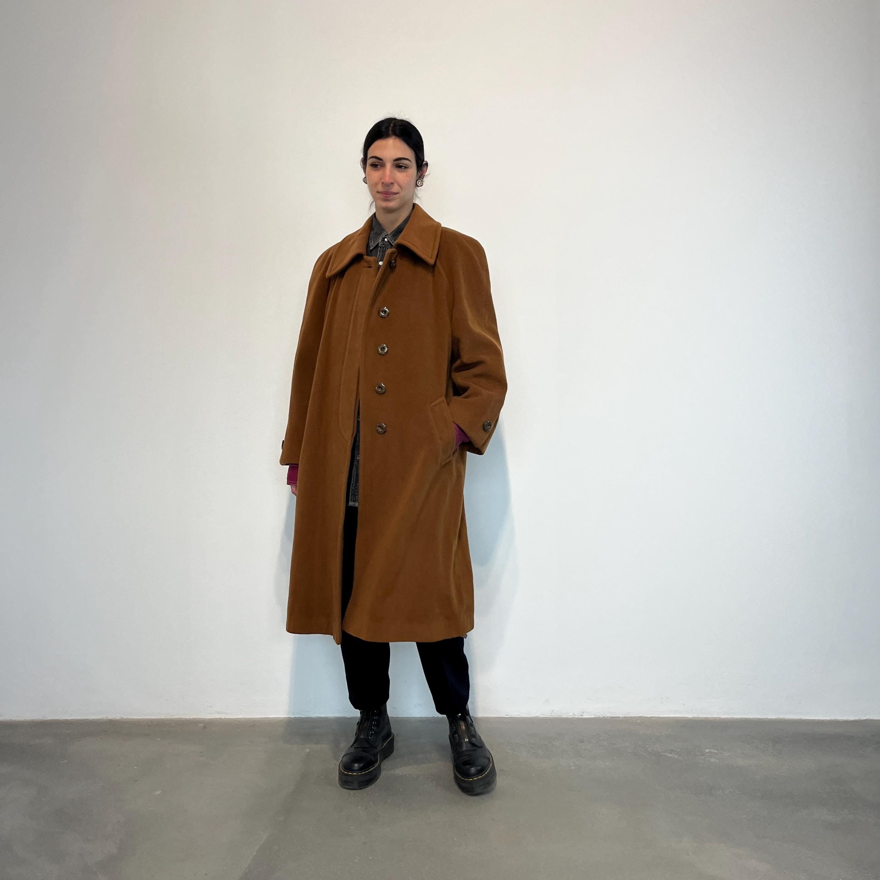 100% Wool/ 80s Wool Camel Trench Coat/ Vintage Long Coat/ Shoulder