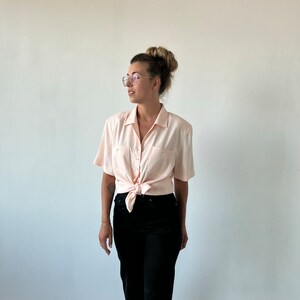 Powder 70s vintage blouse / vintage women's shirt / pink vintage blouse with shoulder pads / vintage summer blouse / women's shirt to tie at the waist image 5
