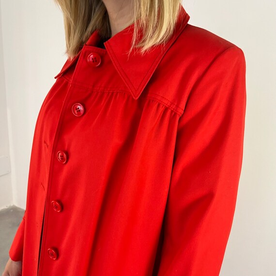 Strawberry RED trench coat /Vintage light 70s dus… - image 4