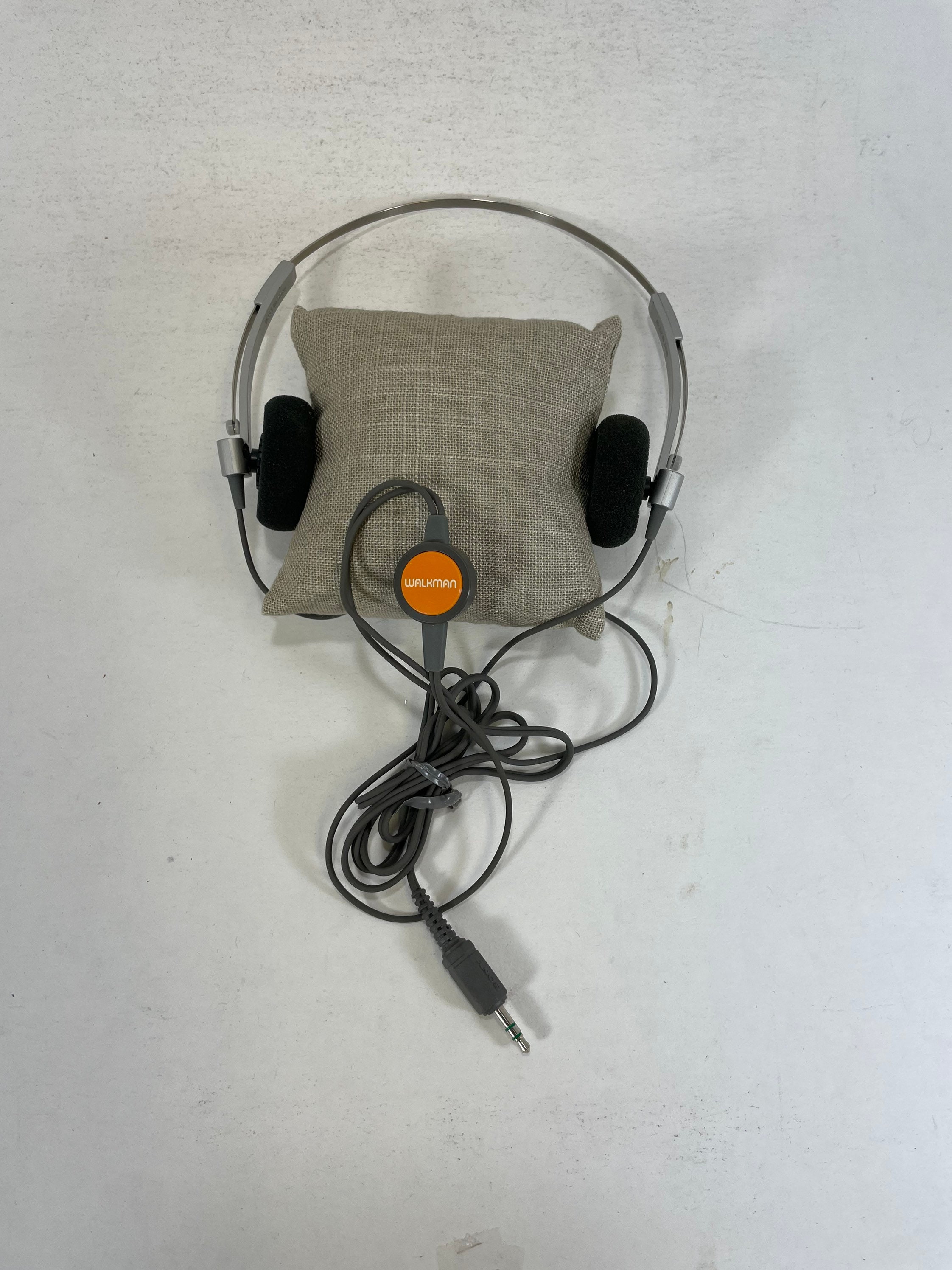 Walkman Sony WM-2 + Sony dynamic Stereo headphones MDR-4 ( TPS-L2 )