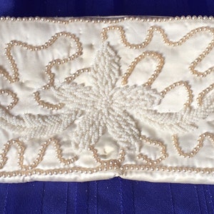 Vintage beaded clutch purse. Ivory and white beads. Zipper closure.