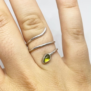 Sterling silver peridot hammered snake ring
