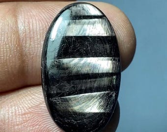 Auffälliger Hypersthen Cabochon loser Edelstein zur Schmuckherstellung Größe 26x15x3 mm Gewicht 14 CRT ca