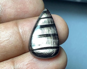Auffälliger Hypersthen Cabochon loser Edelstein zur Schmuckherstellung Größe 24x14x4 mm Gewicht 16 CRT ca