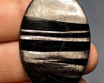 Auffälliger Hypersthen Cabochon Edelstein zur Schmuckherstellung Größe 42x29x5 Gewicht 74 CRT ca