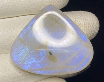 Natürlicher Regenbogen Mondstein Pear Cabochon, 86 Karat (35x40x7 mm)
