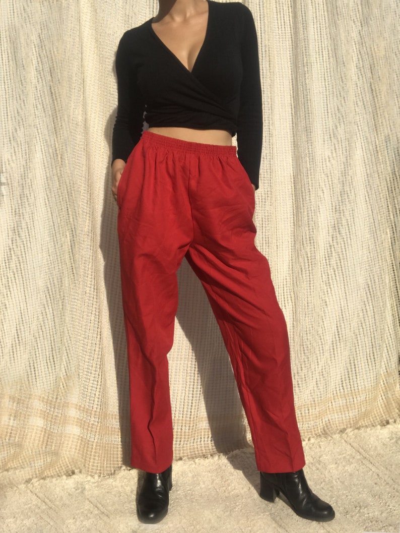 High-waisted red vintage trousers for women  Red high waist vintage trousers for women  Vintage pantalan de cintura alta rojo mujer