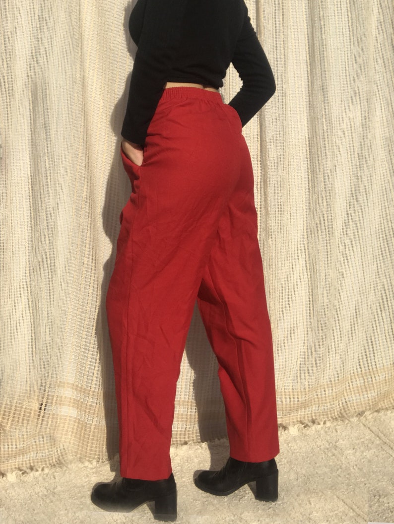 High-waisted red vintage trousers for women Red high waist vintage trousers for women Vintage pantalan de cintura alta rojo mujer