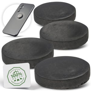 Op de afbeelding: Vier ronde zwarte stenen onderzetters met een matte afwerking. Een grijze smartphone met een ronde magnetische bevestiging is linksboven afgebeeld. Een wit vierkant label heeft een groene rand en de tekst 100% NATUR PREMIUM QUALITAT.